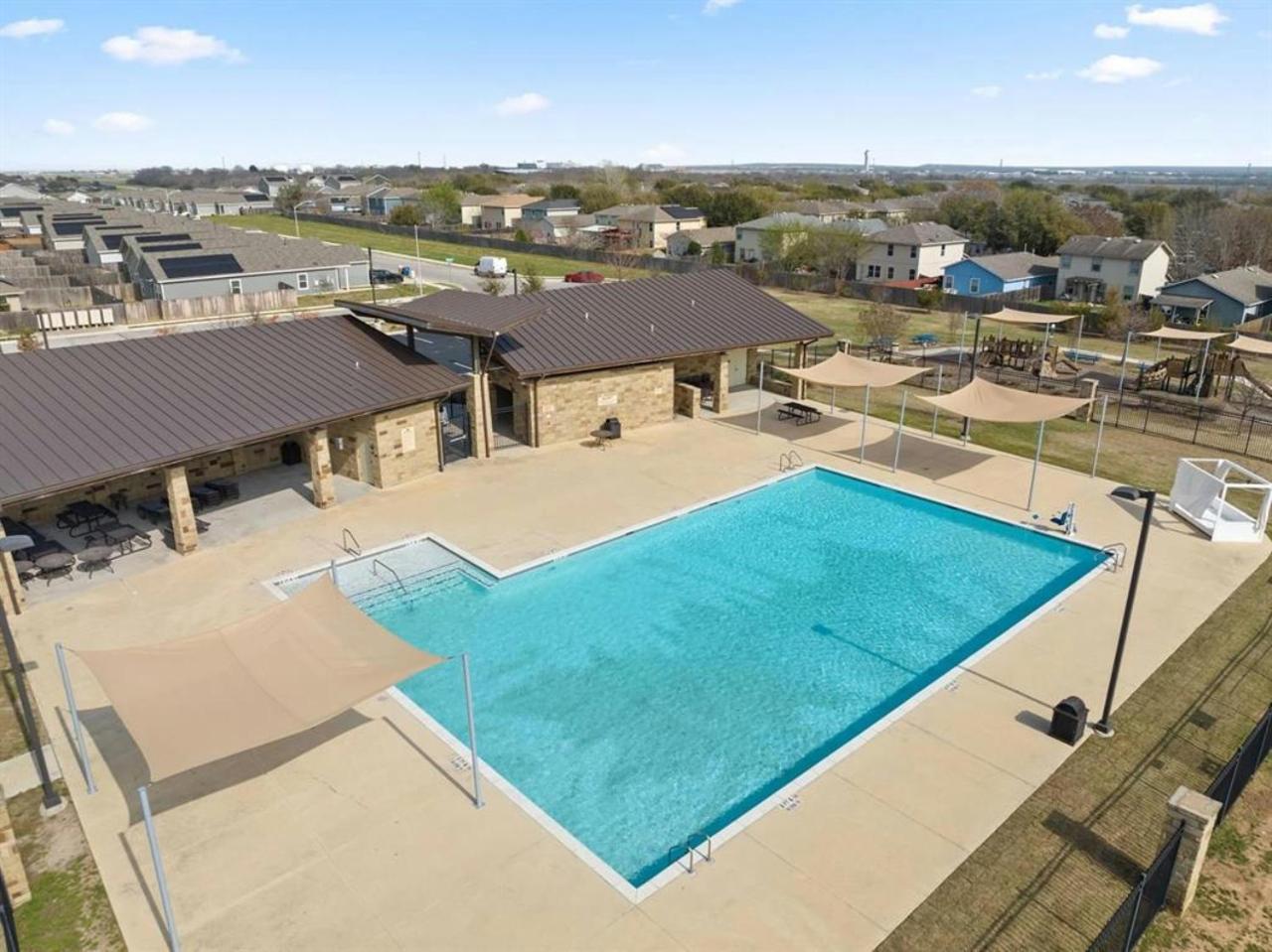 Holiday home Contemporary Near Downtown & Airport