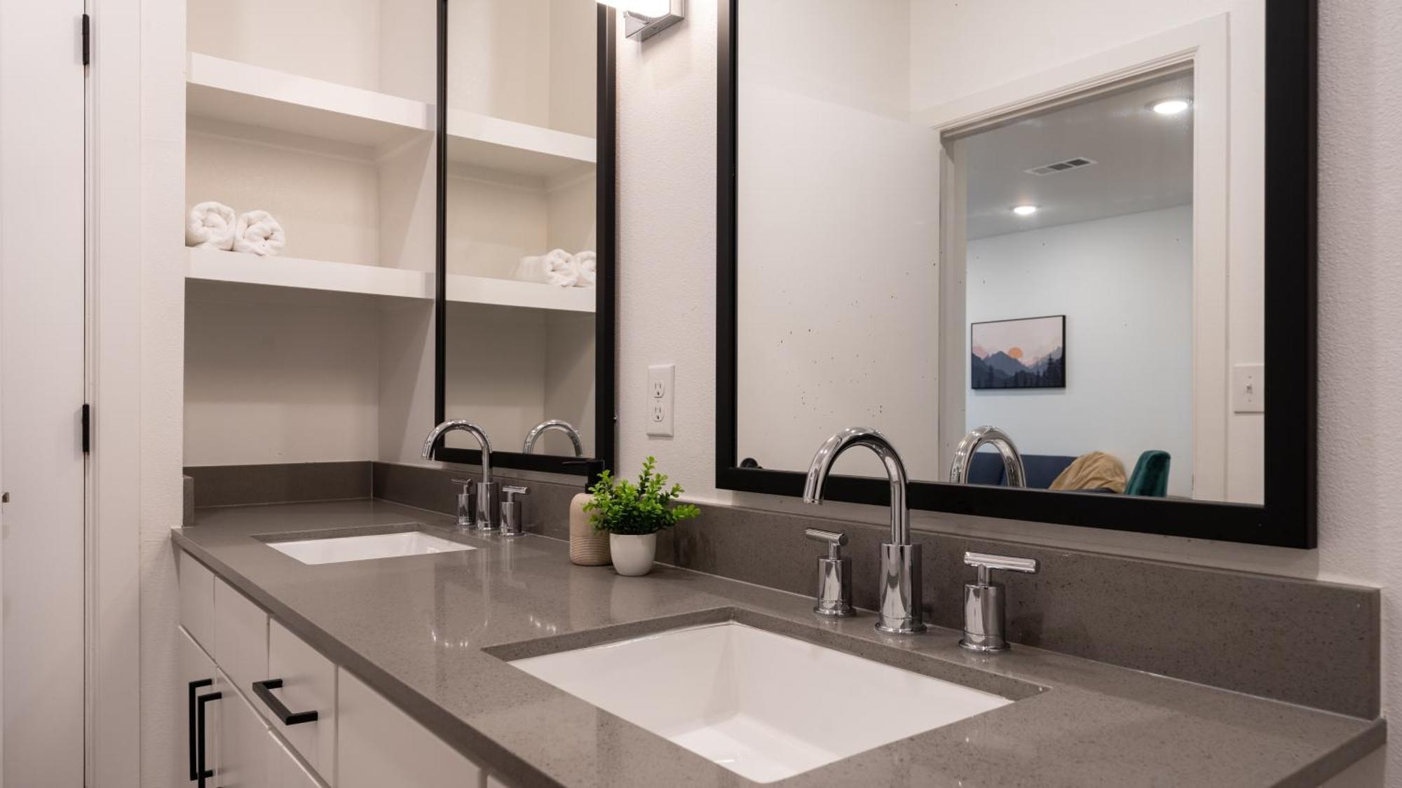 Downtown With Pool And Trail Access Apartment Austin