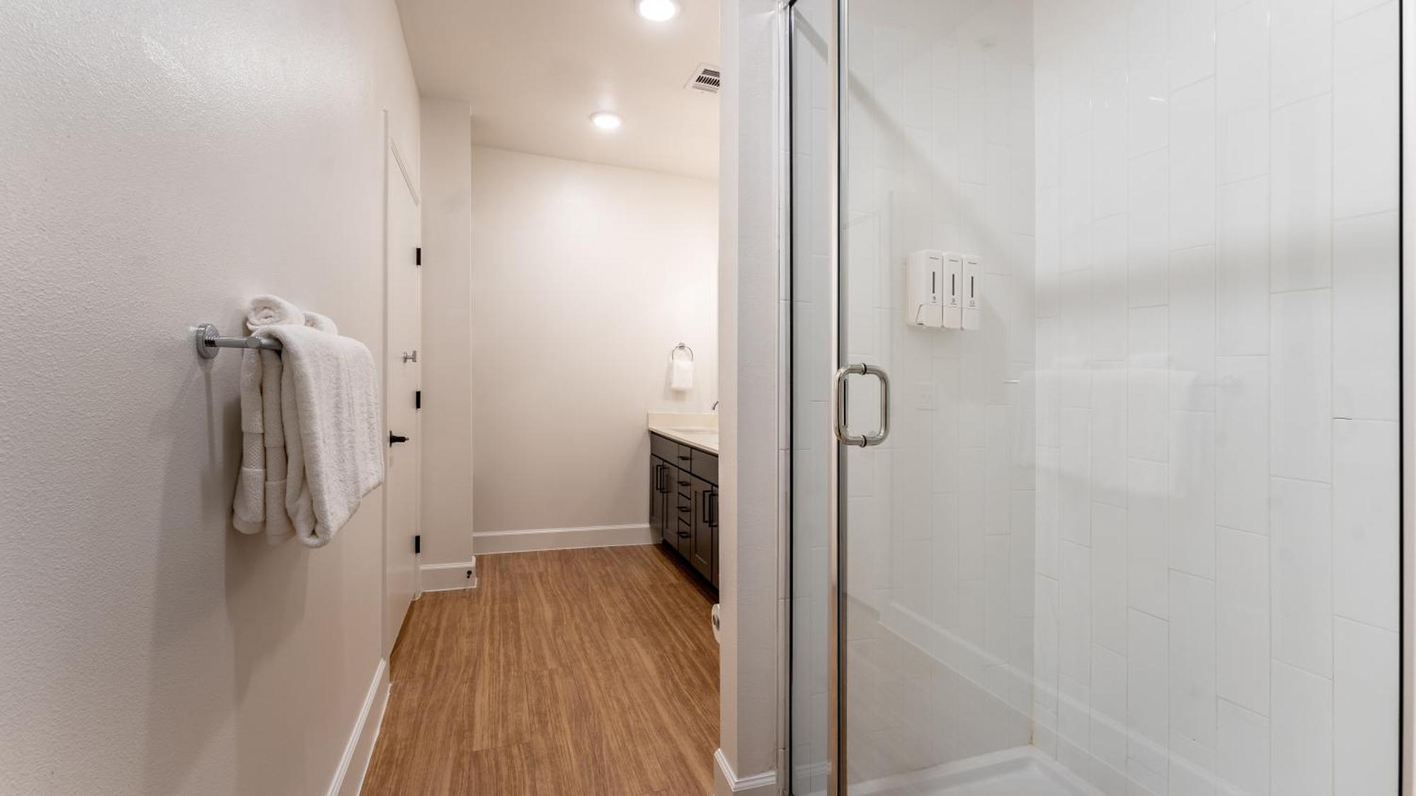 Apartment Downtown With Pool And Trail Access *
