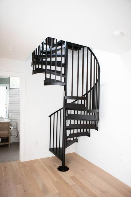 Villa Rooftop Deck, Dt Views, Modern Eastside Oasis *