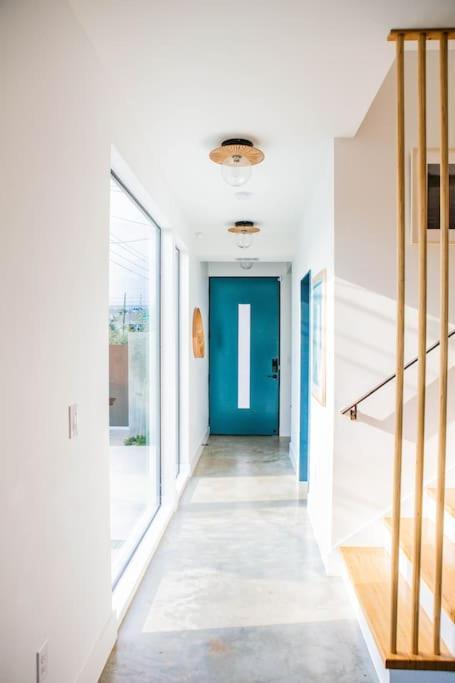 Villa Rooftop Deck, Dt Views, Modern Eastside Oasis *