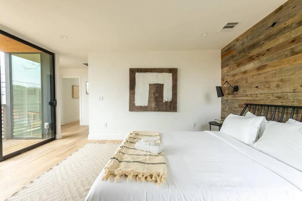 Villa Rooftop Deck, Dt Views, Modern Eastside Oasis Austin