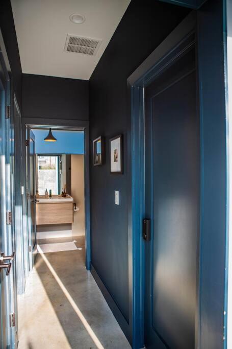 Villa Rooftop Deck, Dt Views, Modern Eastside Oasis *