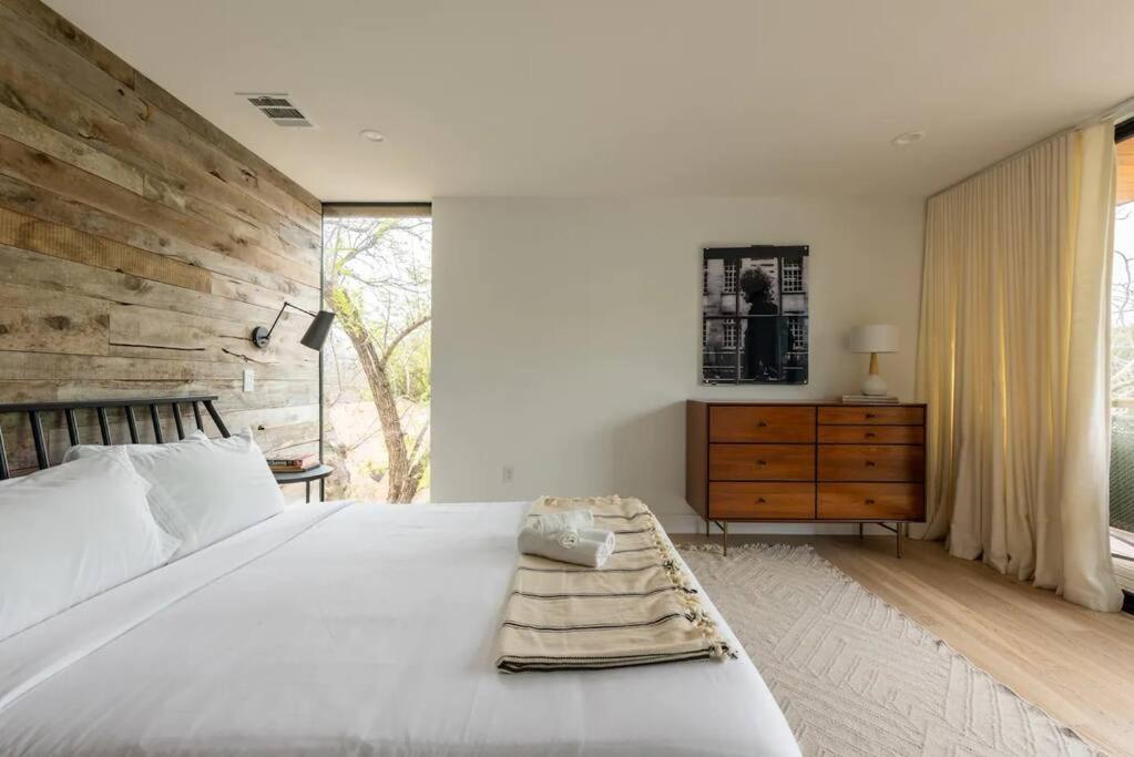 Rooftop Deck, Dt Views, Modern Eastside Oasis Austin