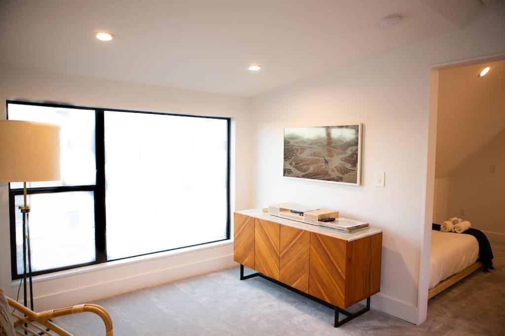 Rooftop Deck, Dt Views, Modern Eastside Oasis