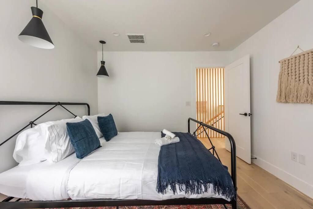 Rooftop Deck, Dt Views, Modern Eastside Oasis Villa