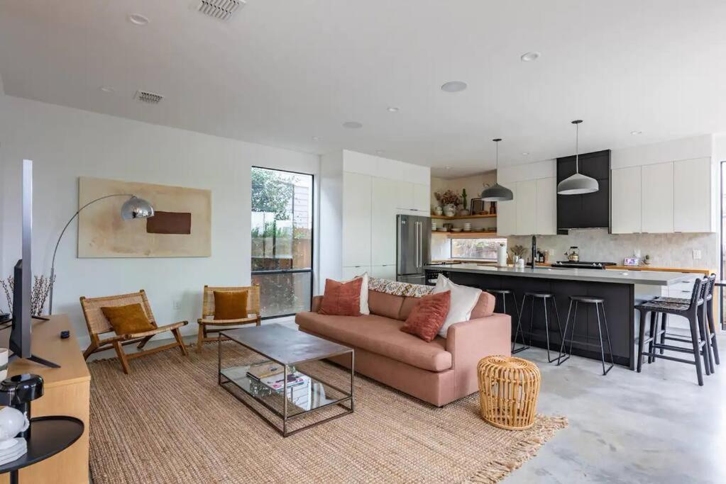 Rooftop Deck, Dt Views, Modern Eastside Oasis *