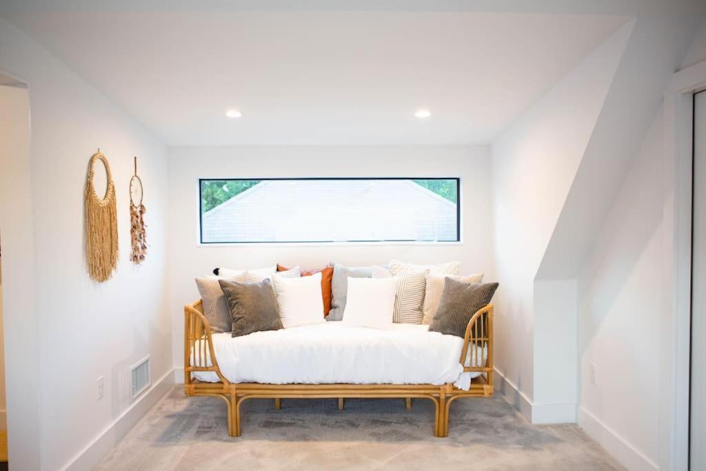 Rooftop Deck, Dt Views, Modern Eastside Oasis *