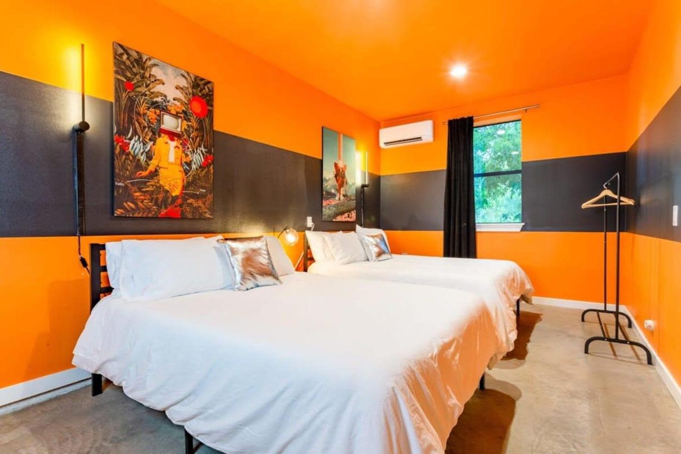Two-house Private 10br Compound - Dt 6 Min Drive Holiday home Austin