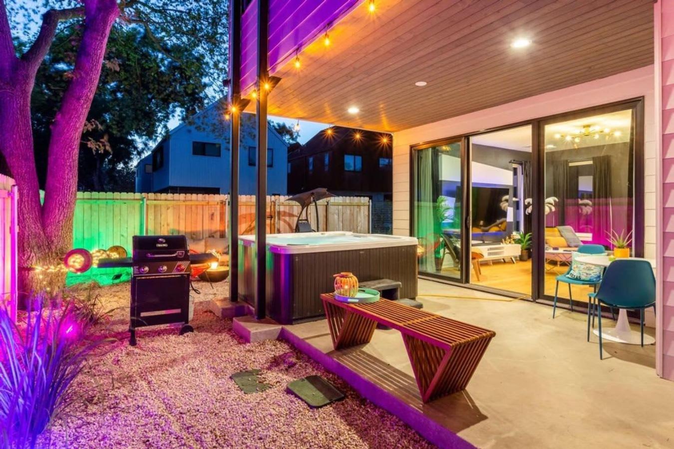 Two-house Private 10br Compound - Dt 6 Min Drive * Austin