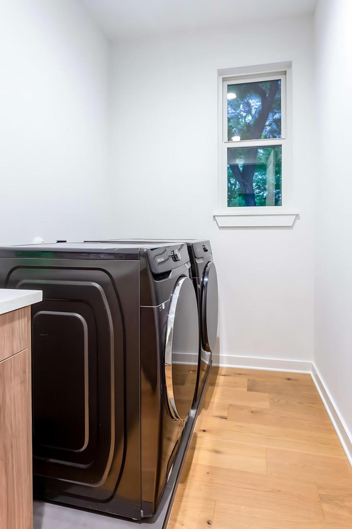 Two-house Private 10br Compound - Dt 6 Min Drive