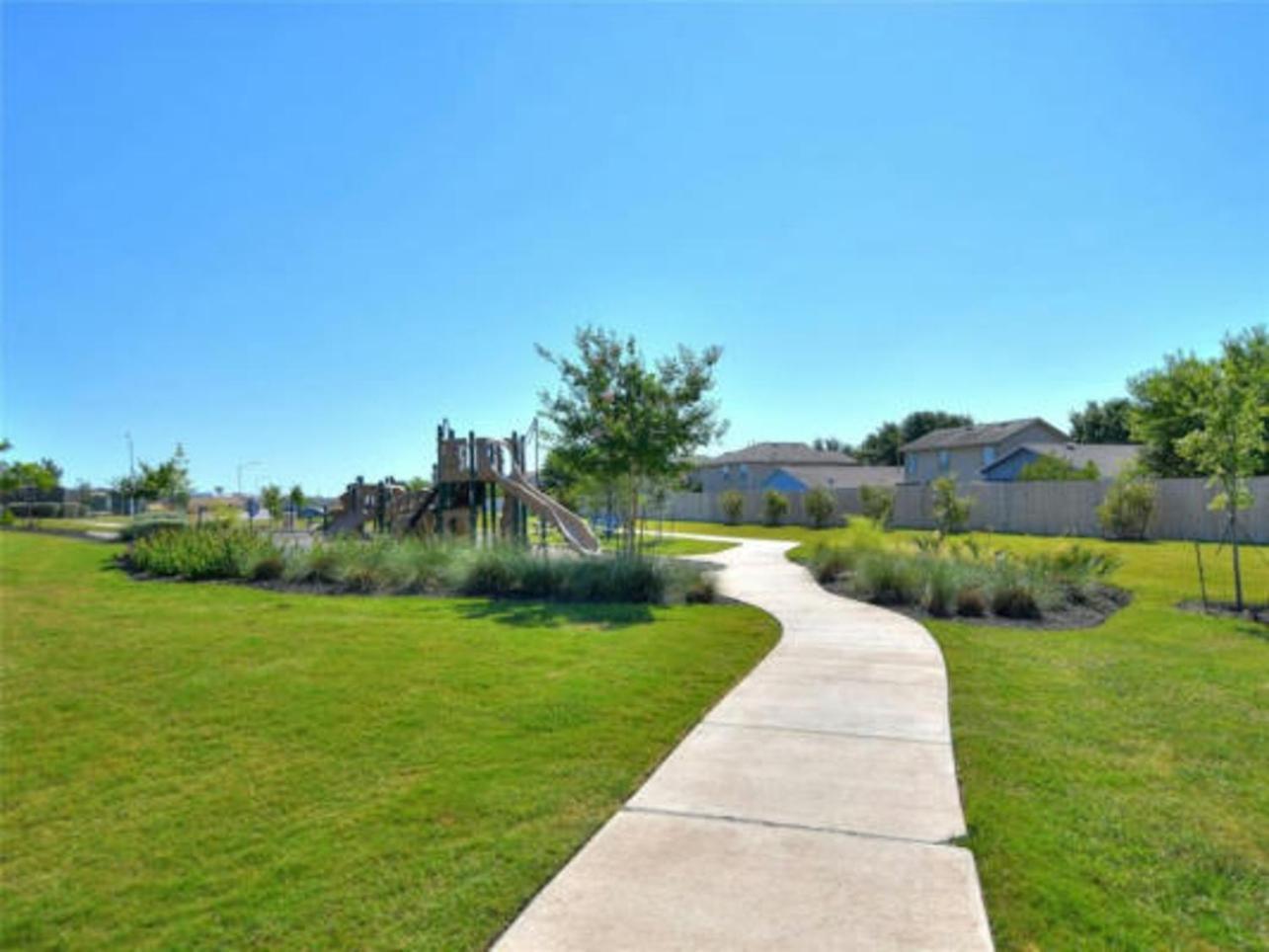 Contemporary Near Downtown & Airport Holiday home