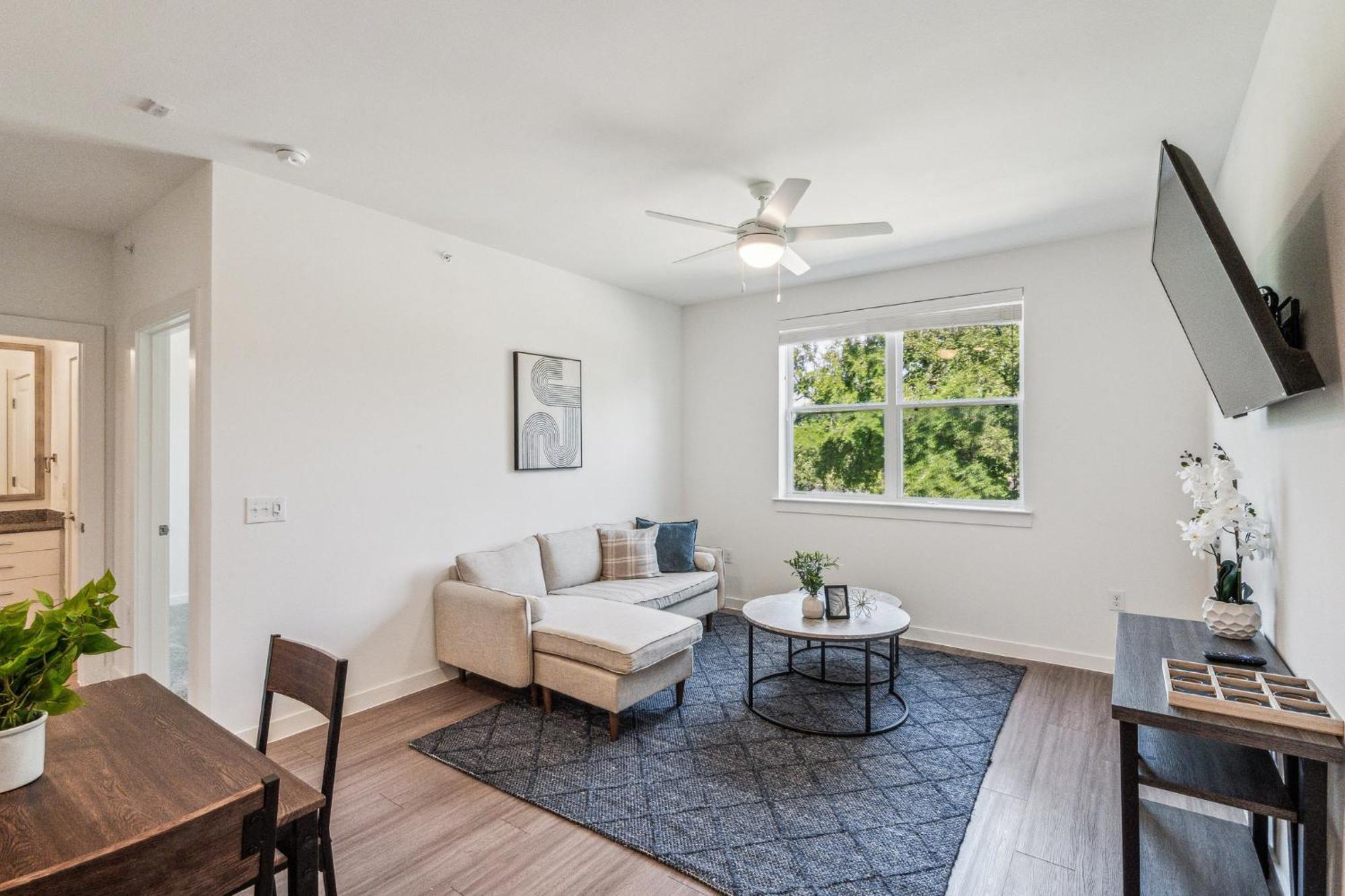 Spectra Parks 8206, Modern 2br Austin