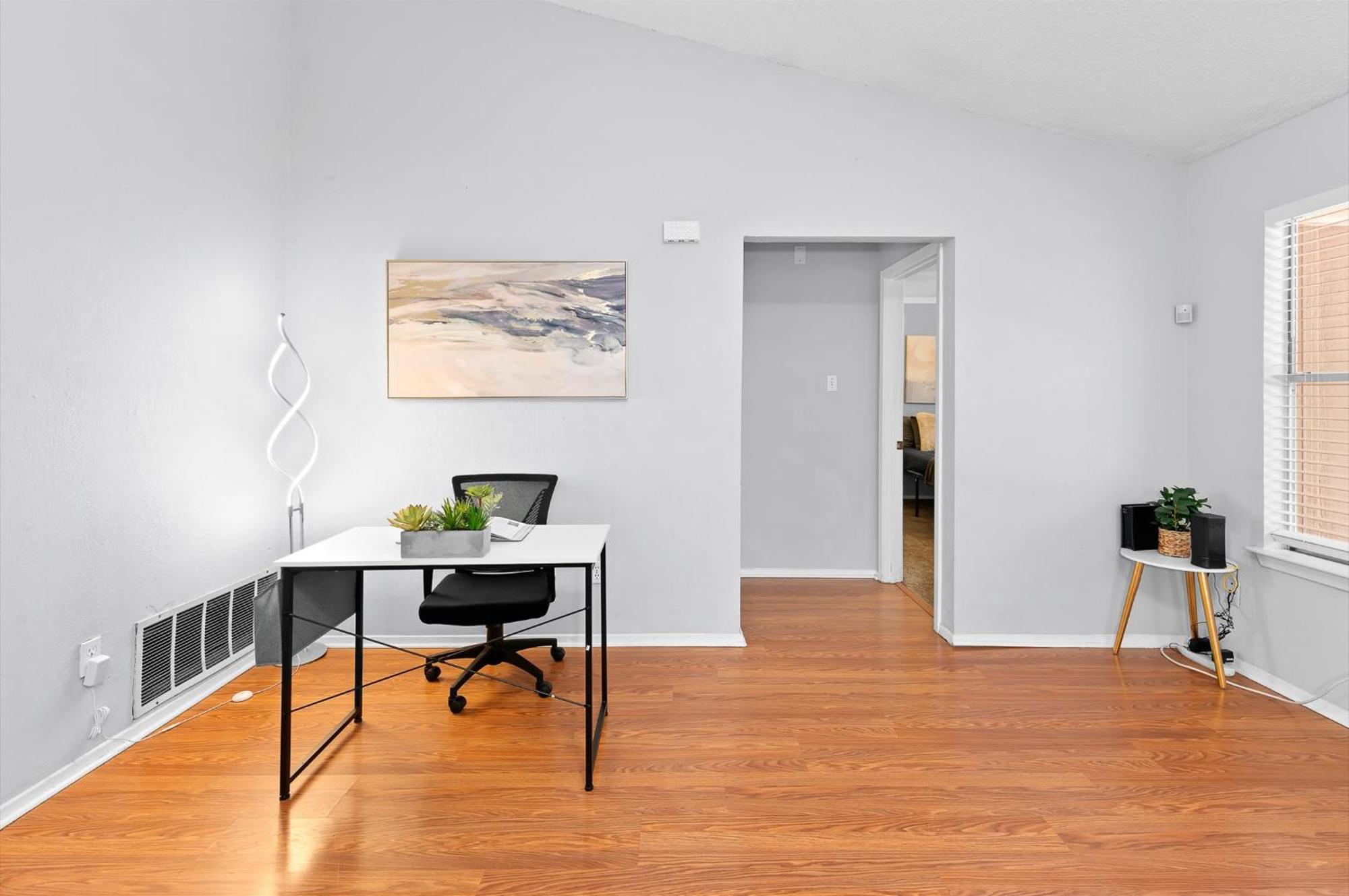 Pool Table - Ping Pong - 5min To Domain Q2 & Apple Holiday home Austin