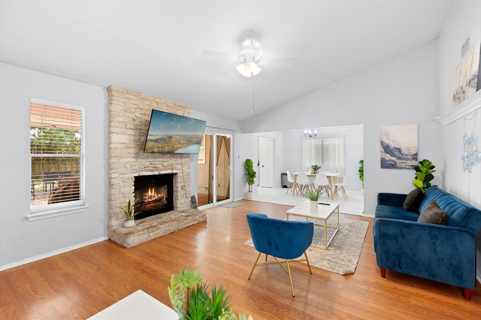 Pool Table - Ping Pong - 5min To Domain Q2 & Apple Holiday home