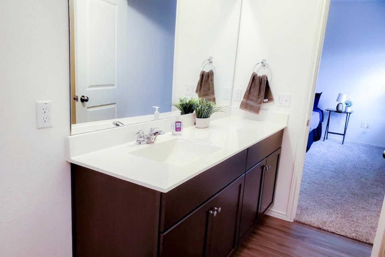 Contemporary Near Downtown & Airport * Austin