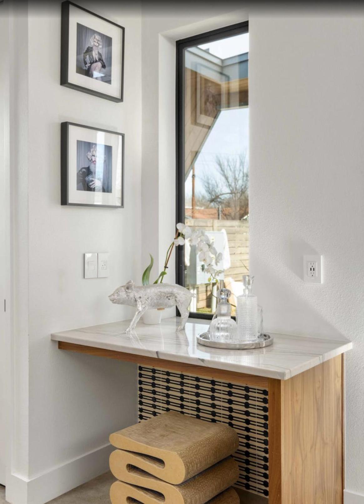 East Flair With Hot Tub - Brass!