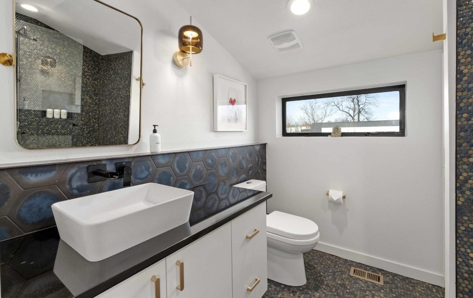 East Flair With Hot Tub - Brass! Holiday home