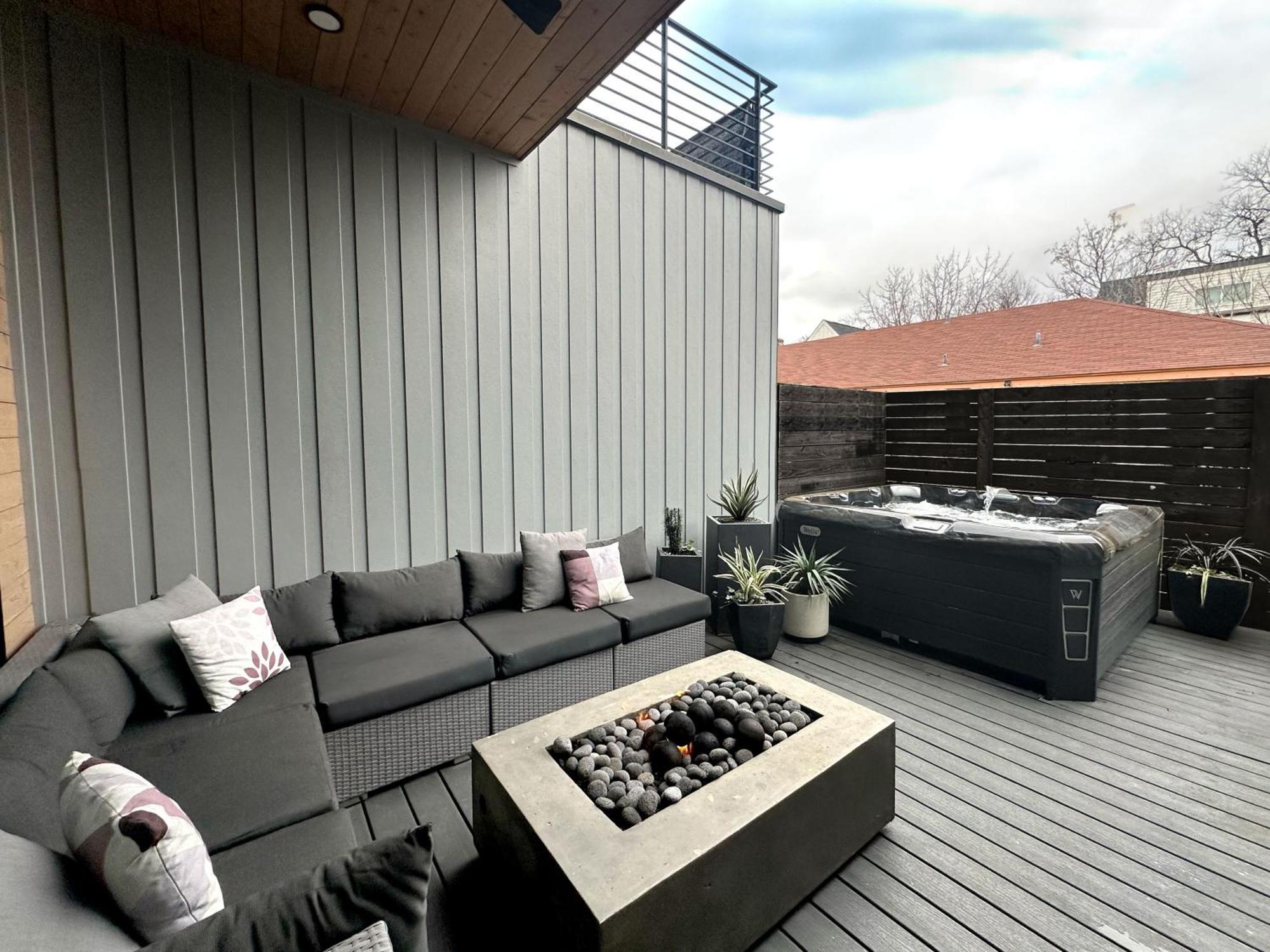 East Flair With Hot Tub - Brass! Holiday home Austin