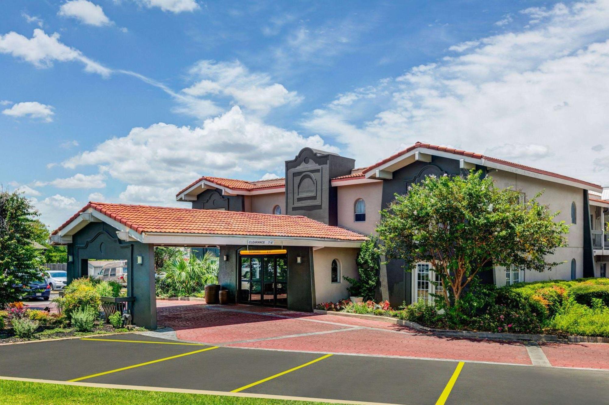 Hotel Baymont By Wyndham Area Austin