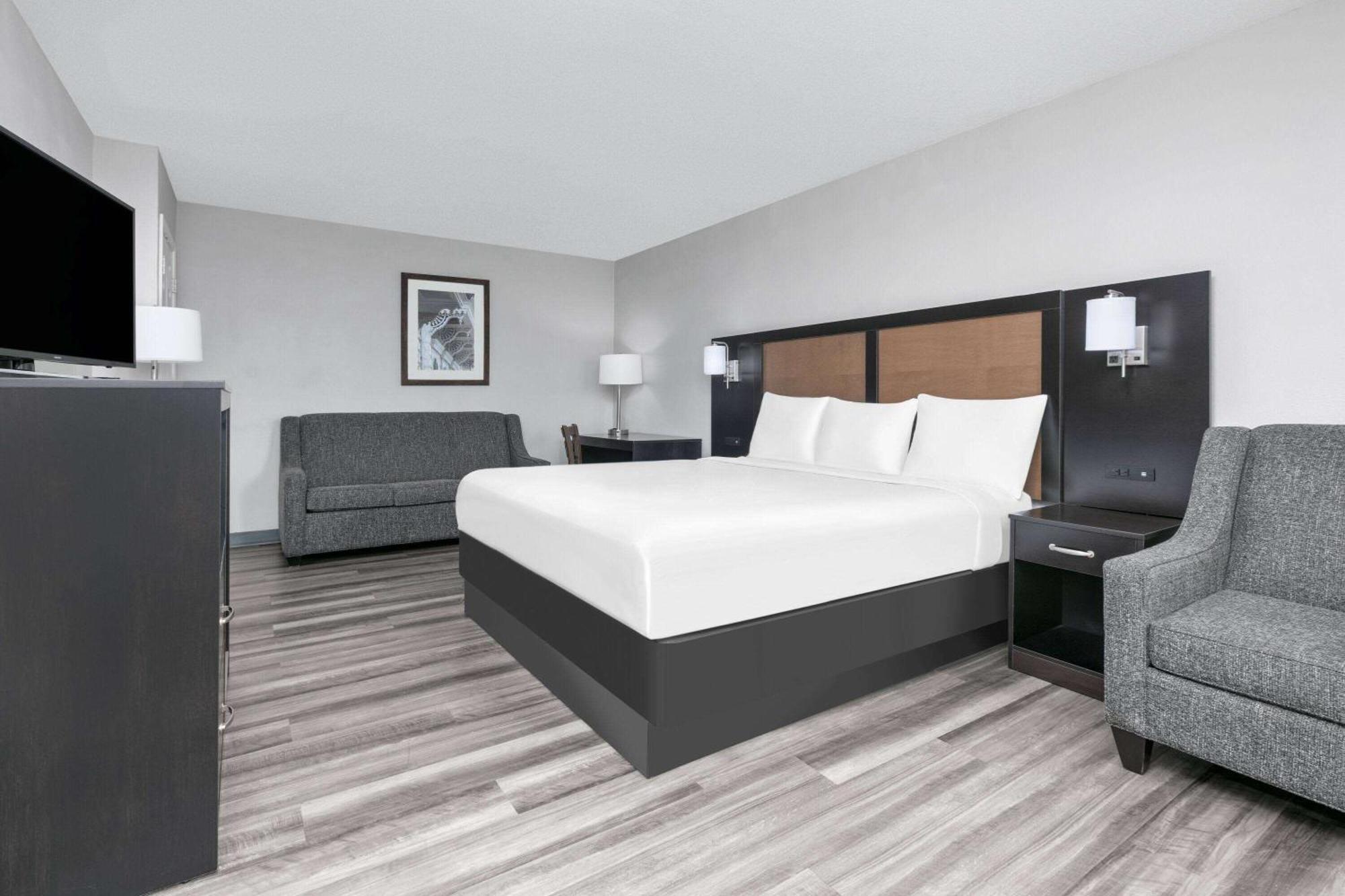 Baymont By Wyndham Area Hotel