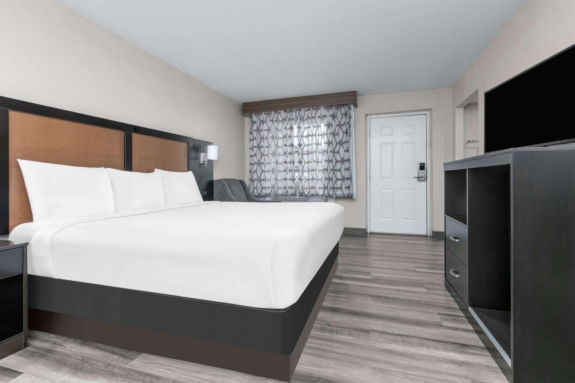 Hotel Baymont By Wyndham Area Austin