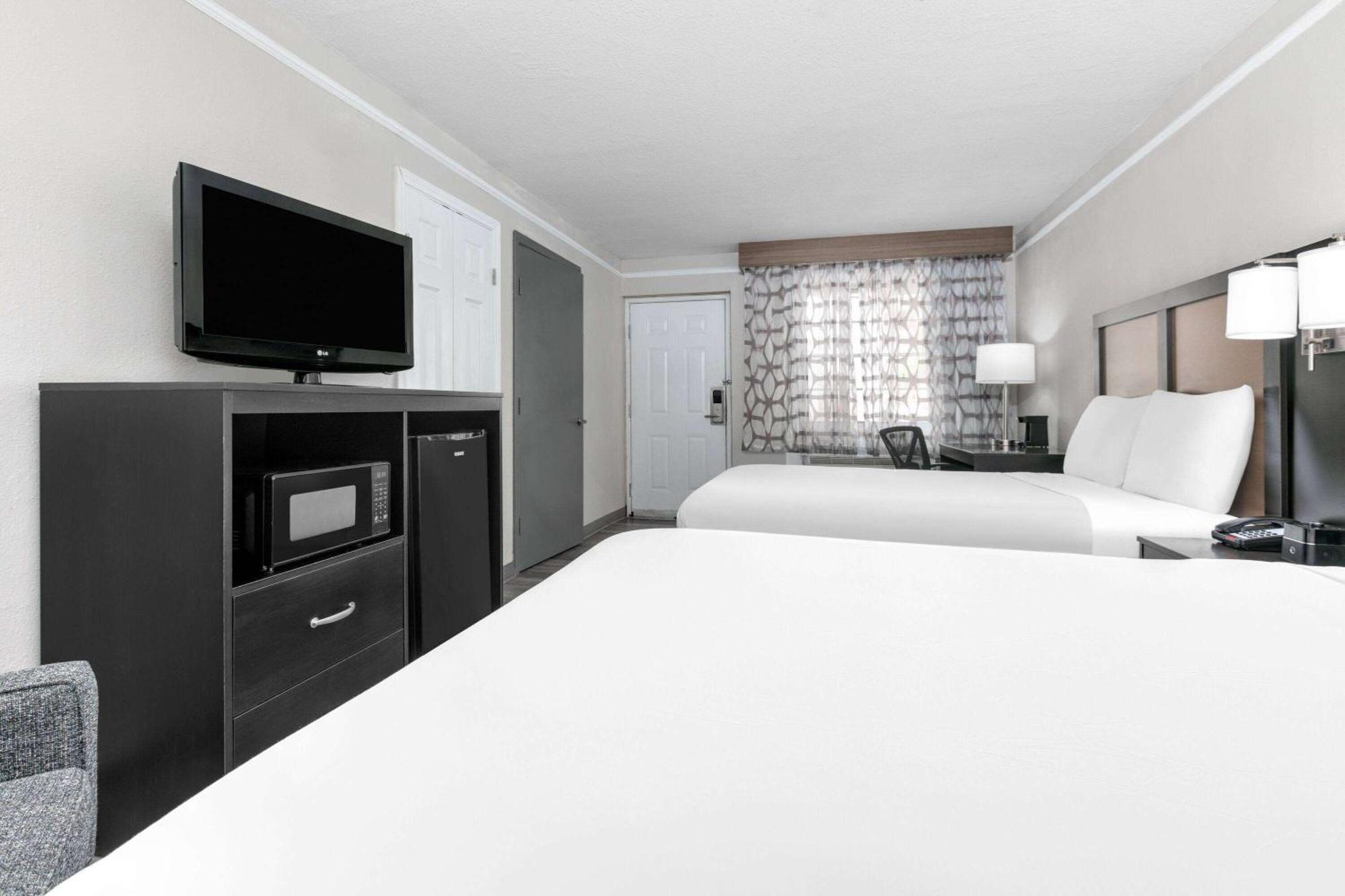 Baymont By Wyndham Area Hotel 3*