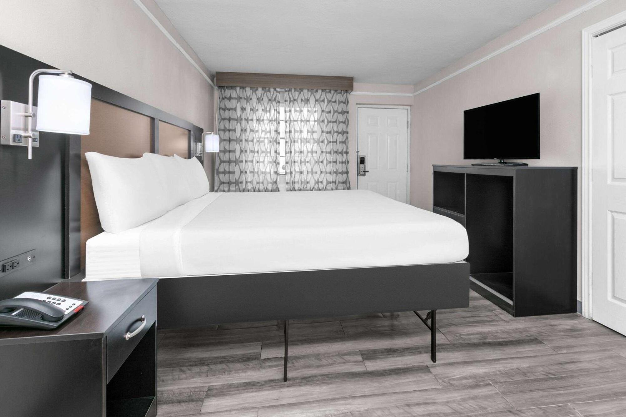 Baymont By Wyndham Area Hotel Austin