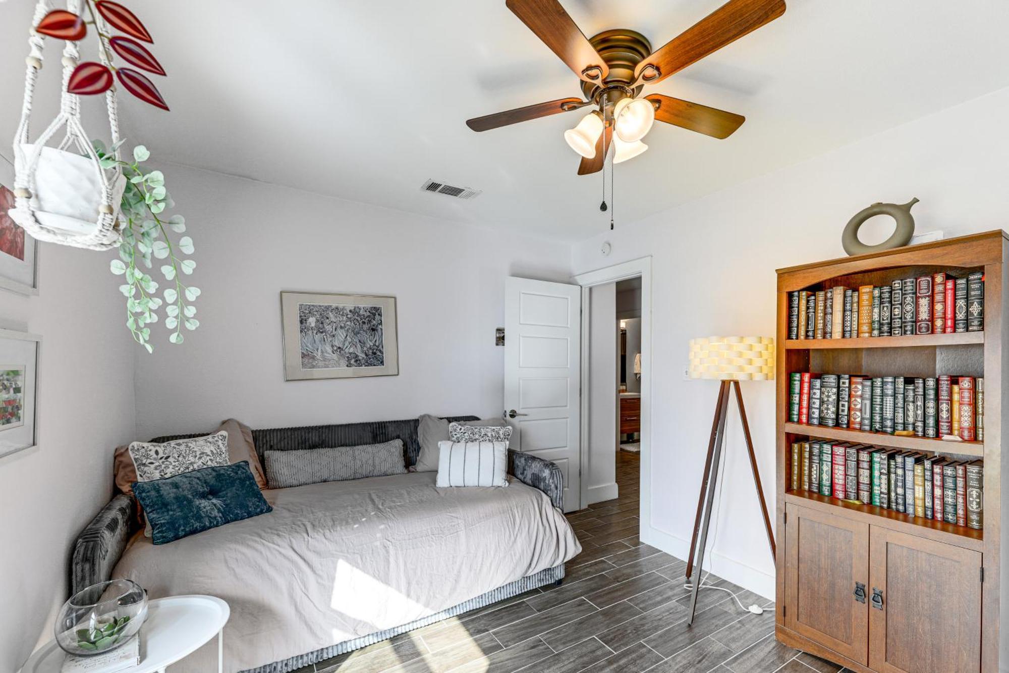 Modern With Outdoor Pool And Fire Pit! * Austin