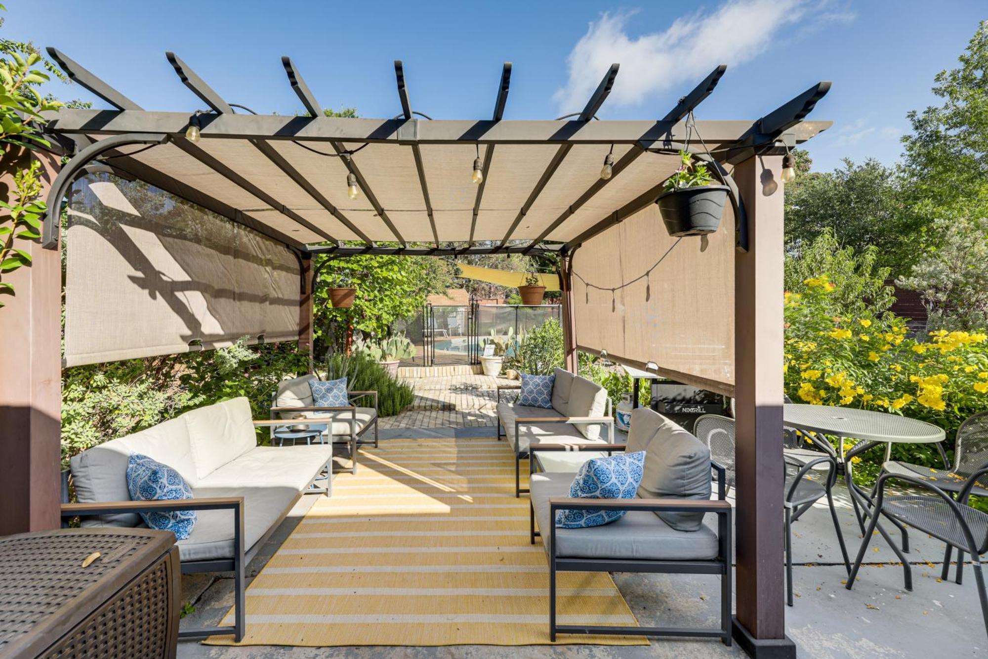 Modern With Outdoor Pool And Fire Pit! Holiday home *