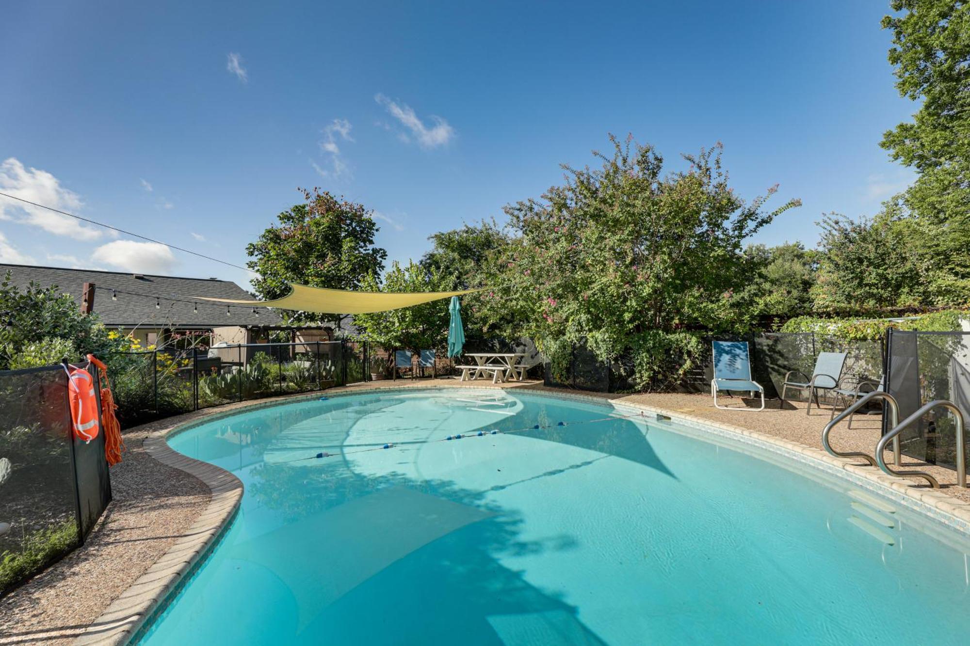 Modern With Outdoor Pool And Fire Pit! * Austin