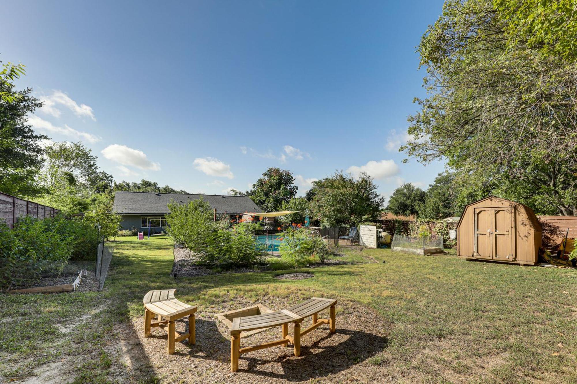 Modern With Outdoor Pool And Fire Pit! Austin