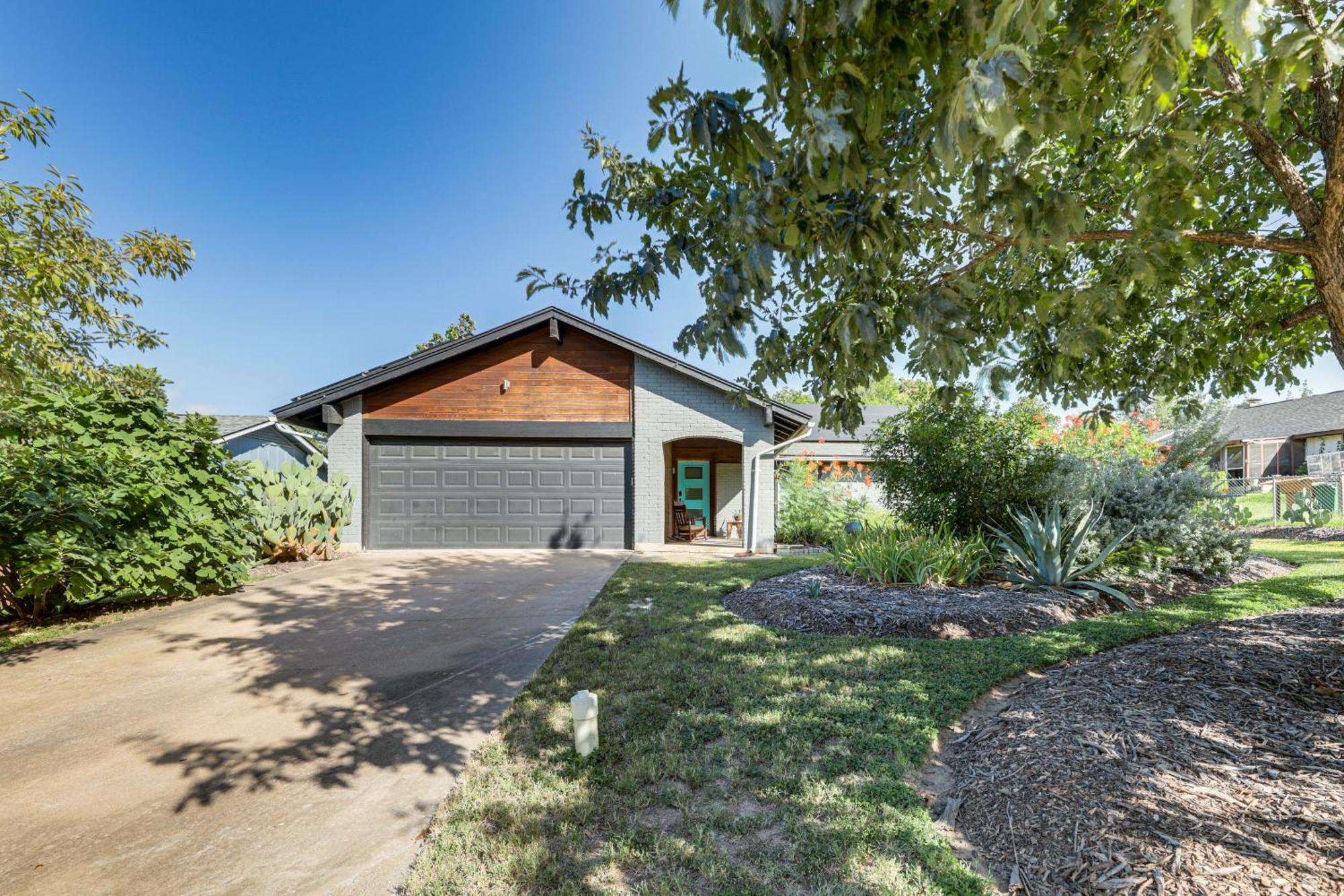 Modern With Outdoor Pool And Fire Pit! Holiday home *