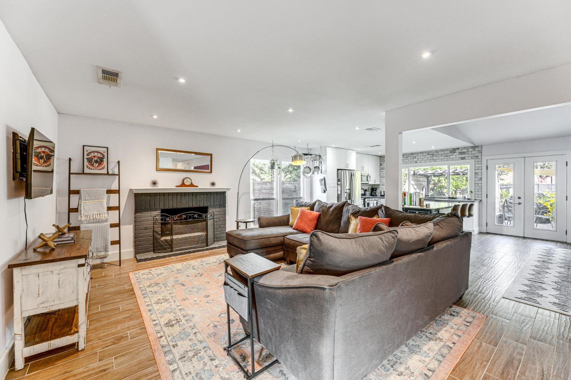Modern With Outdoor Pool And Fire Pit! * Austin