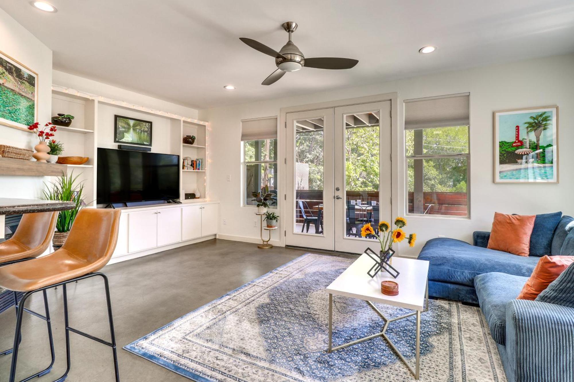 Centrally Located Townhome 3 Mi To Dtwn! Holiday home Austin