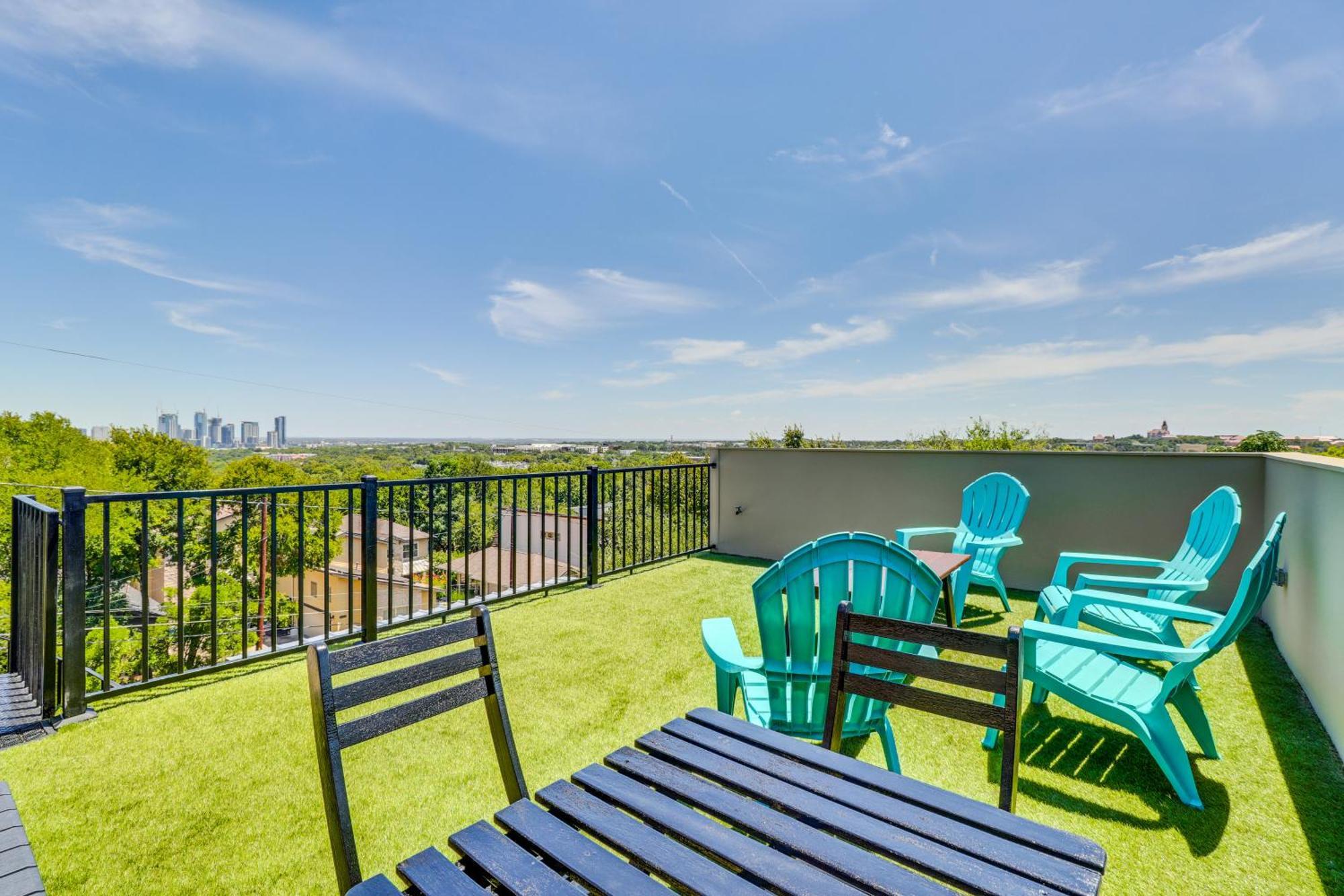 Centrally Located Townhome 3 Mi To Dtwn! Holiday home Austin