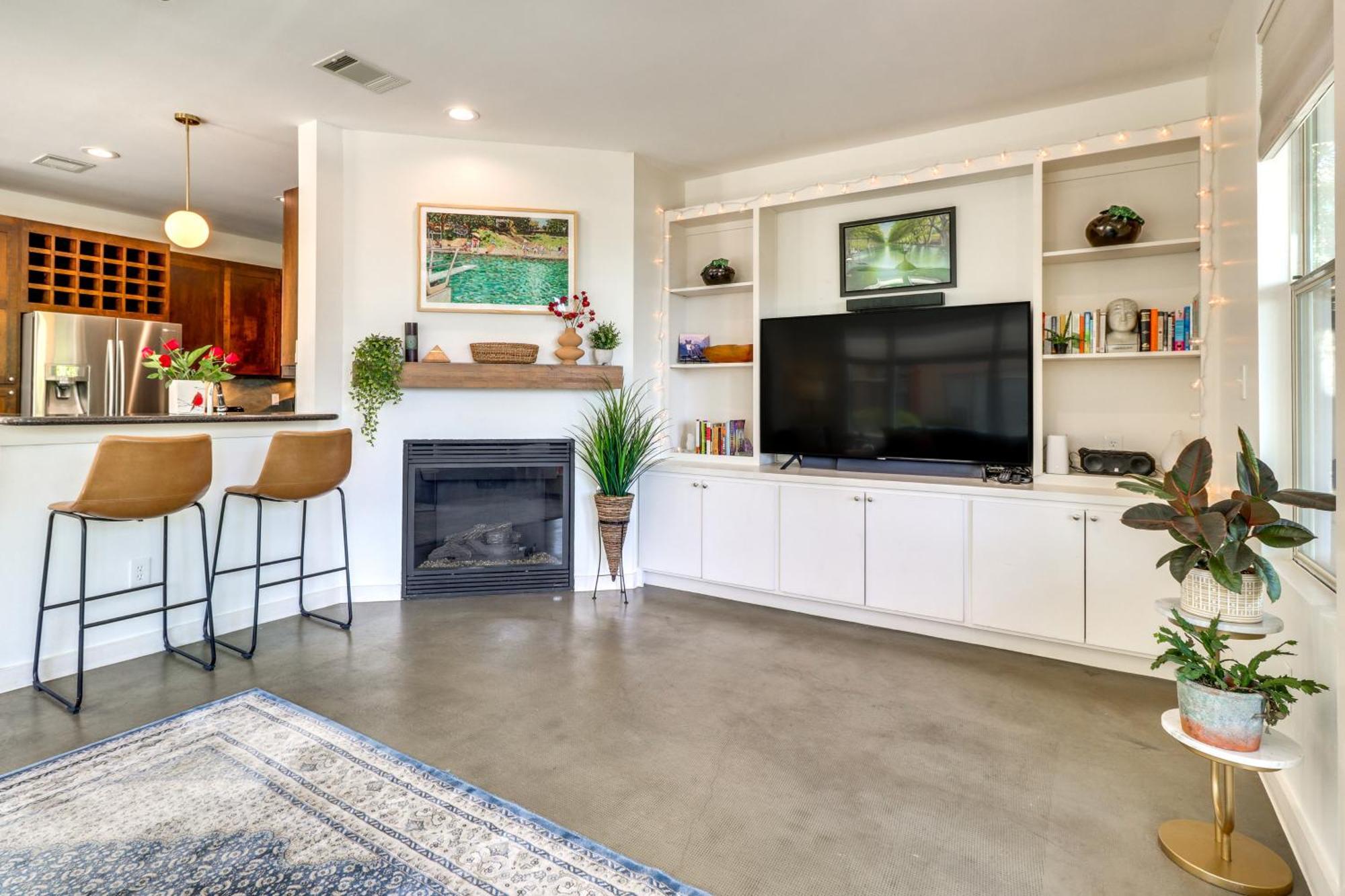Holiday home Centrally Located Townhome 3 Mi To Dtwn! Austin
