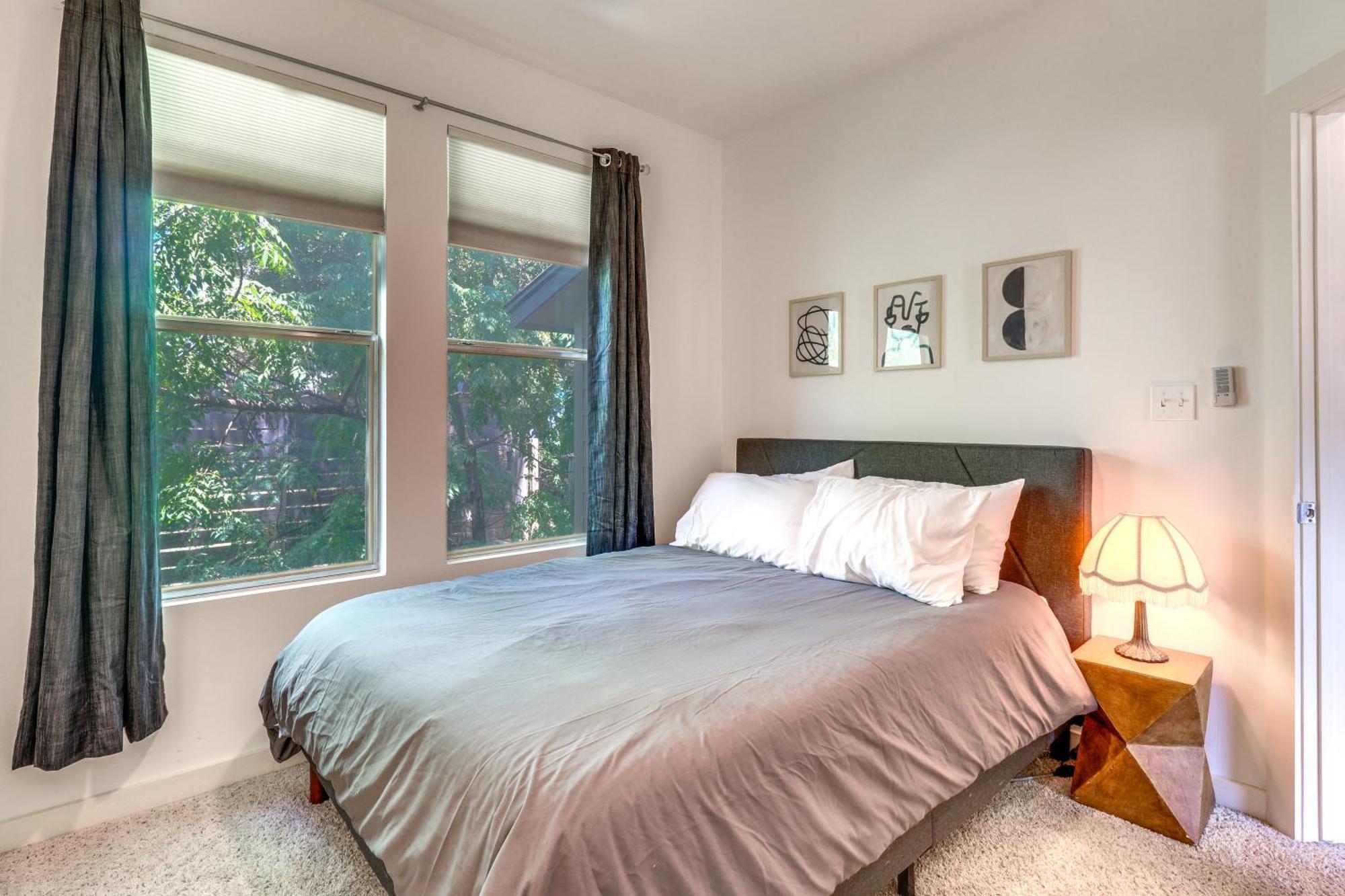 Holiday home Centrally Located Townhome 3 Mi To Dtwn! *