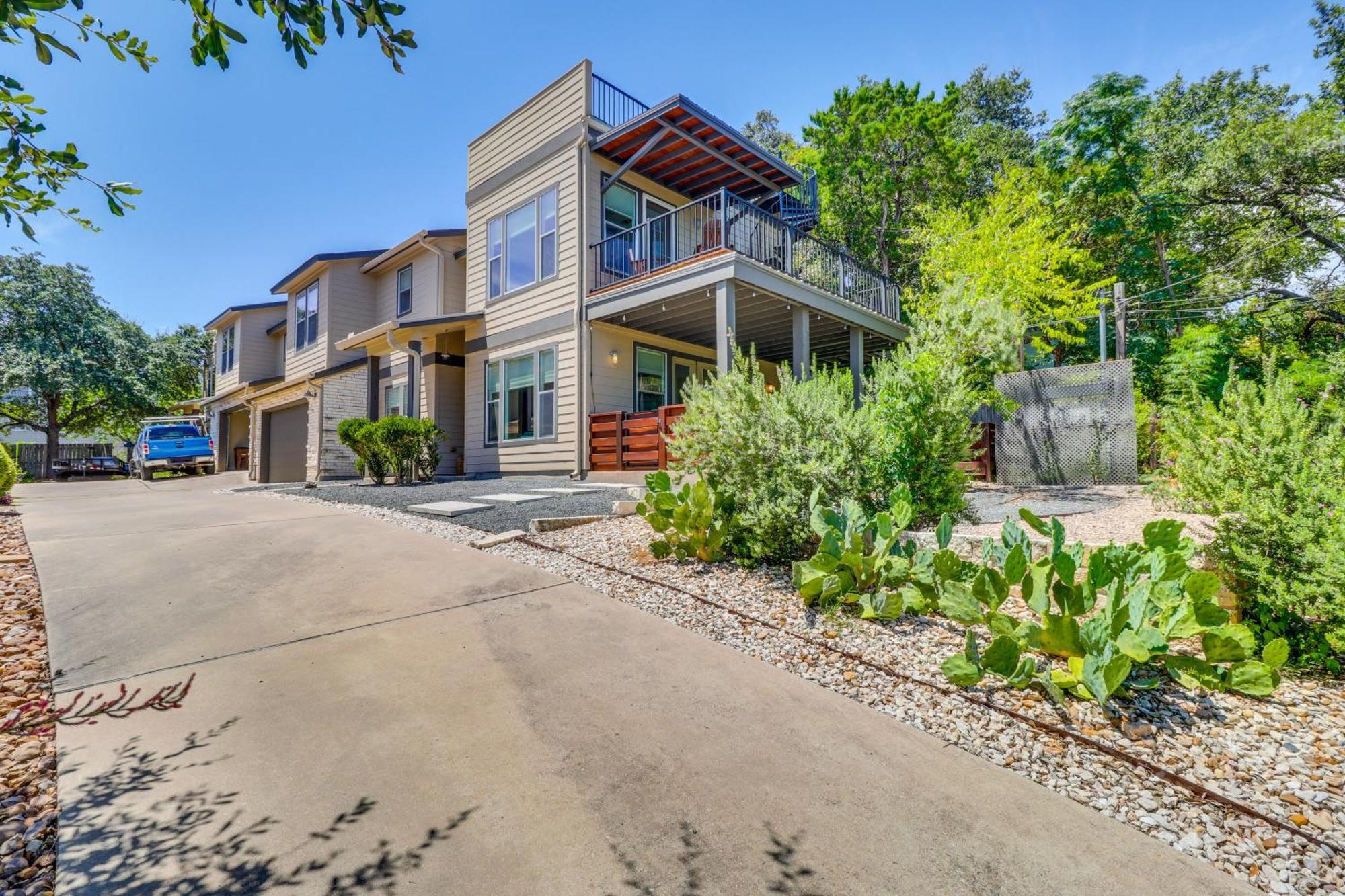 Centrally Located Townhome 3 Mi To Dtwn! Holiday home