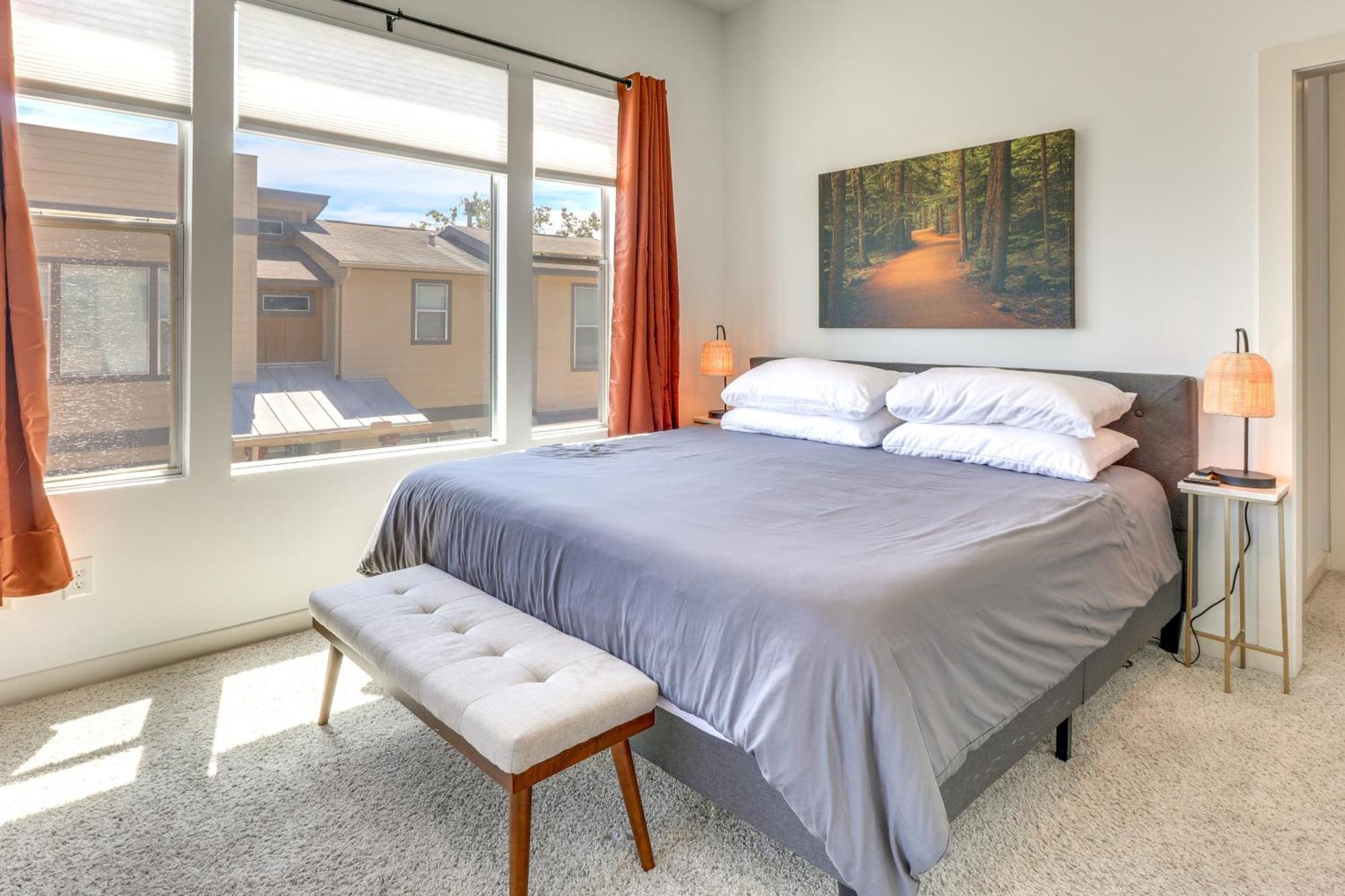 Holiday home Centrally Located Townhome 3 Mi To Dtwn! *
