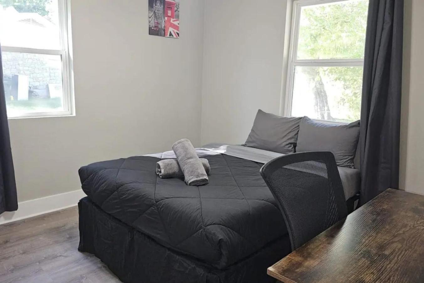 Charming 4br Bundle Near Downtown & Airport Holiday home