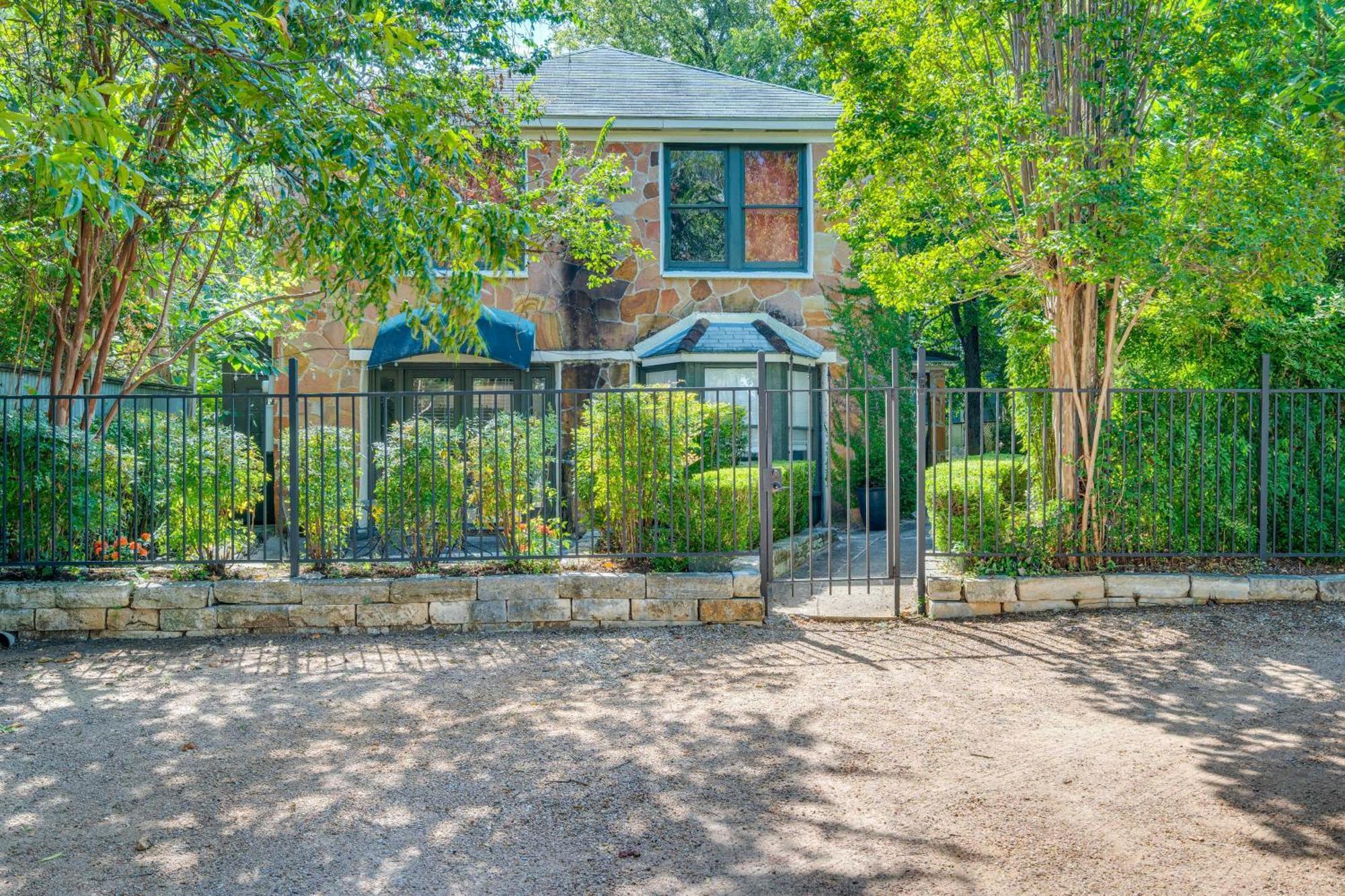 Pet-friendly About 4 Mi To Downtown!