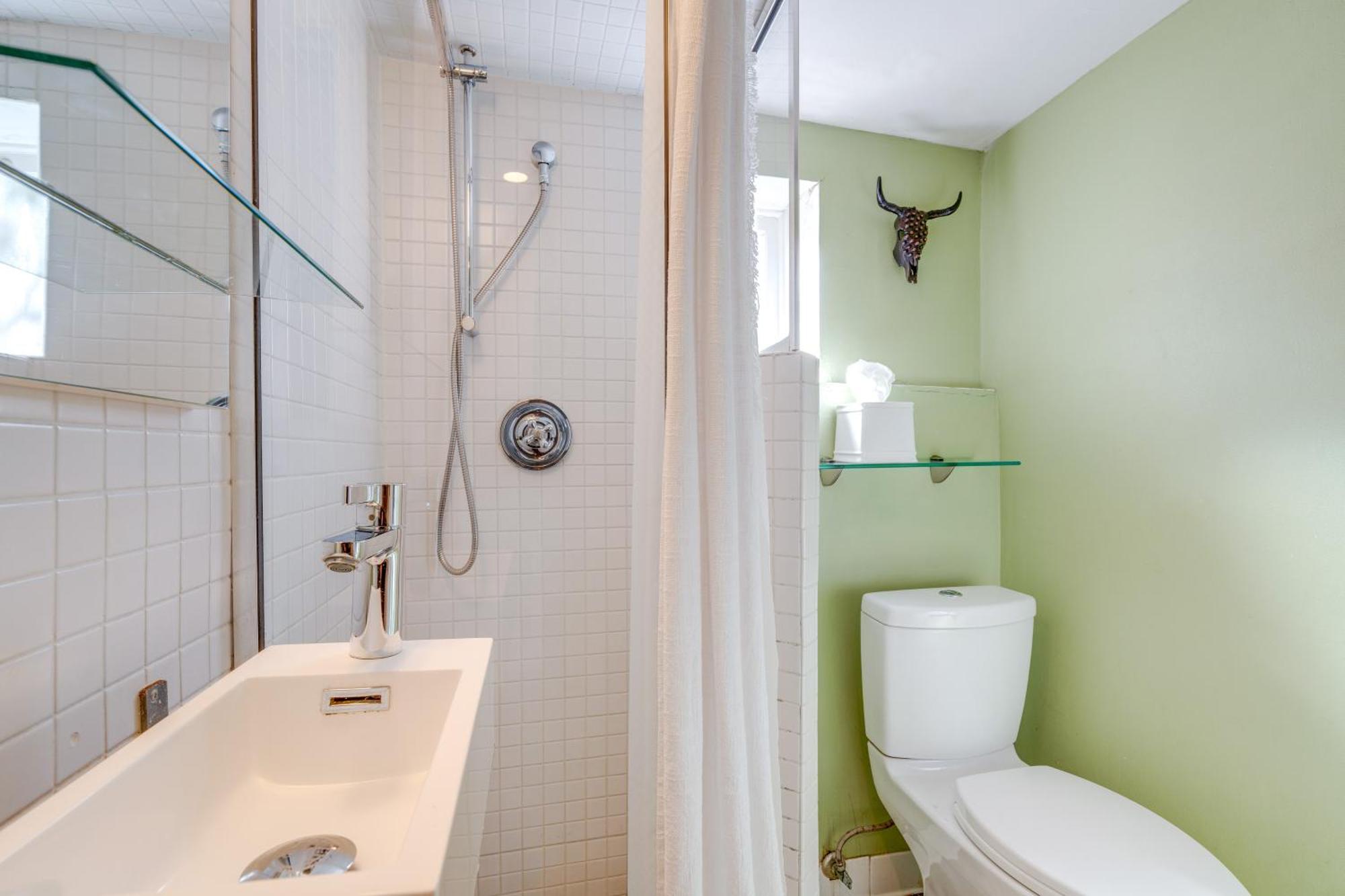Apartment Pet-friendly About 4 Mi To Downtown!