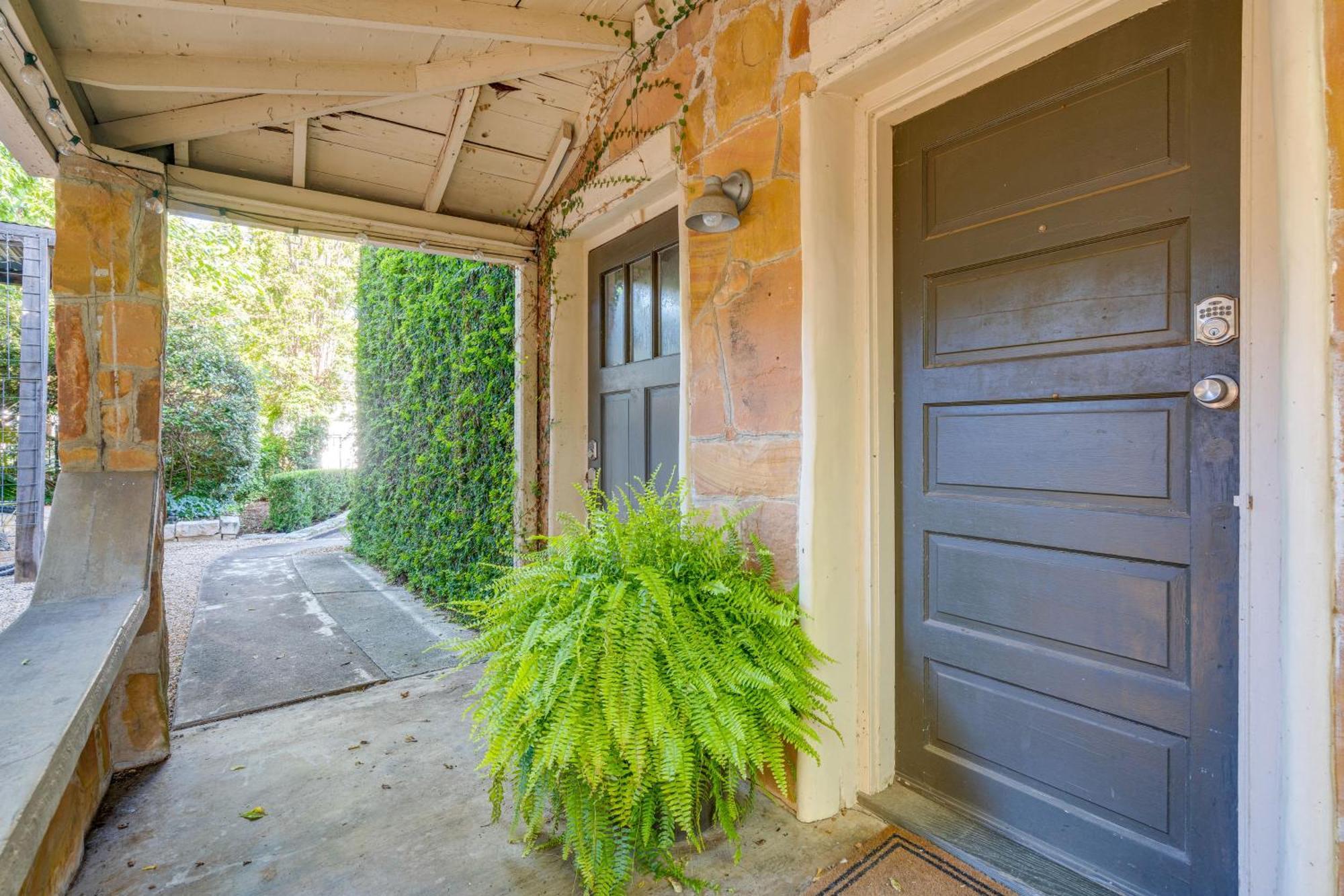 Apartment Pet-friendly About 4 Mi To Downtown!