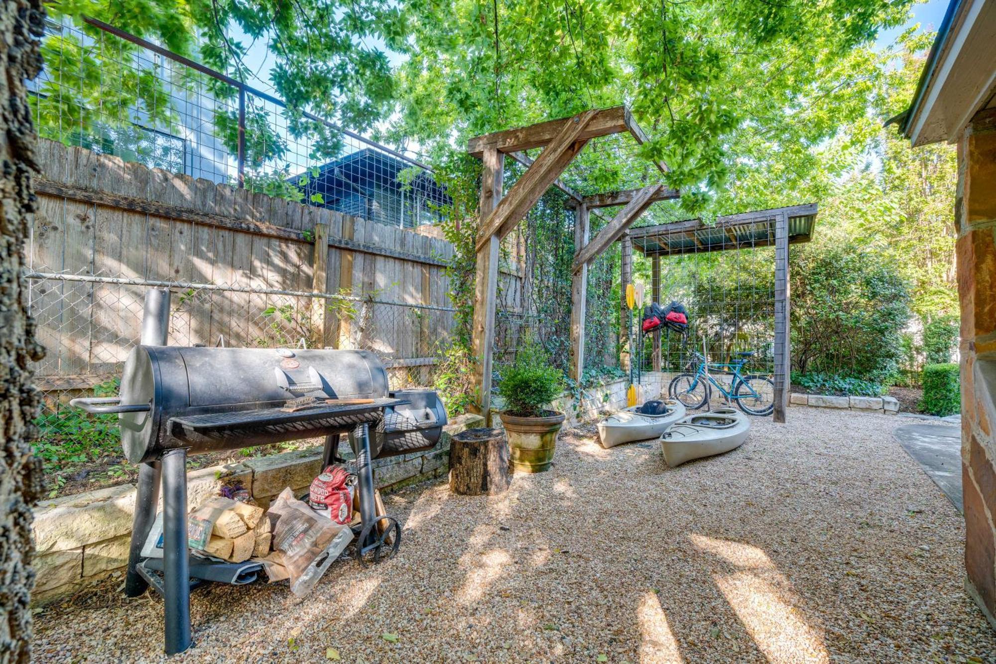 Pet-friendly About 4 Mi To Downtown! *