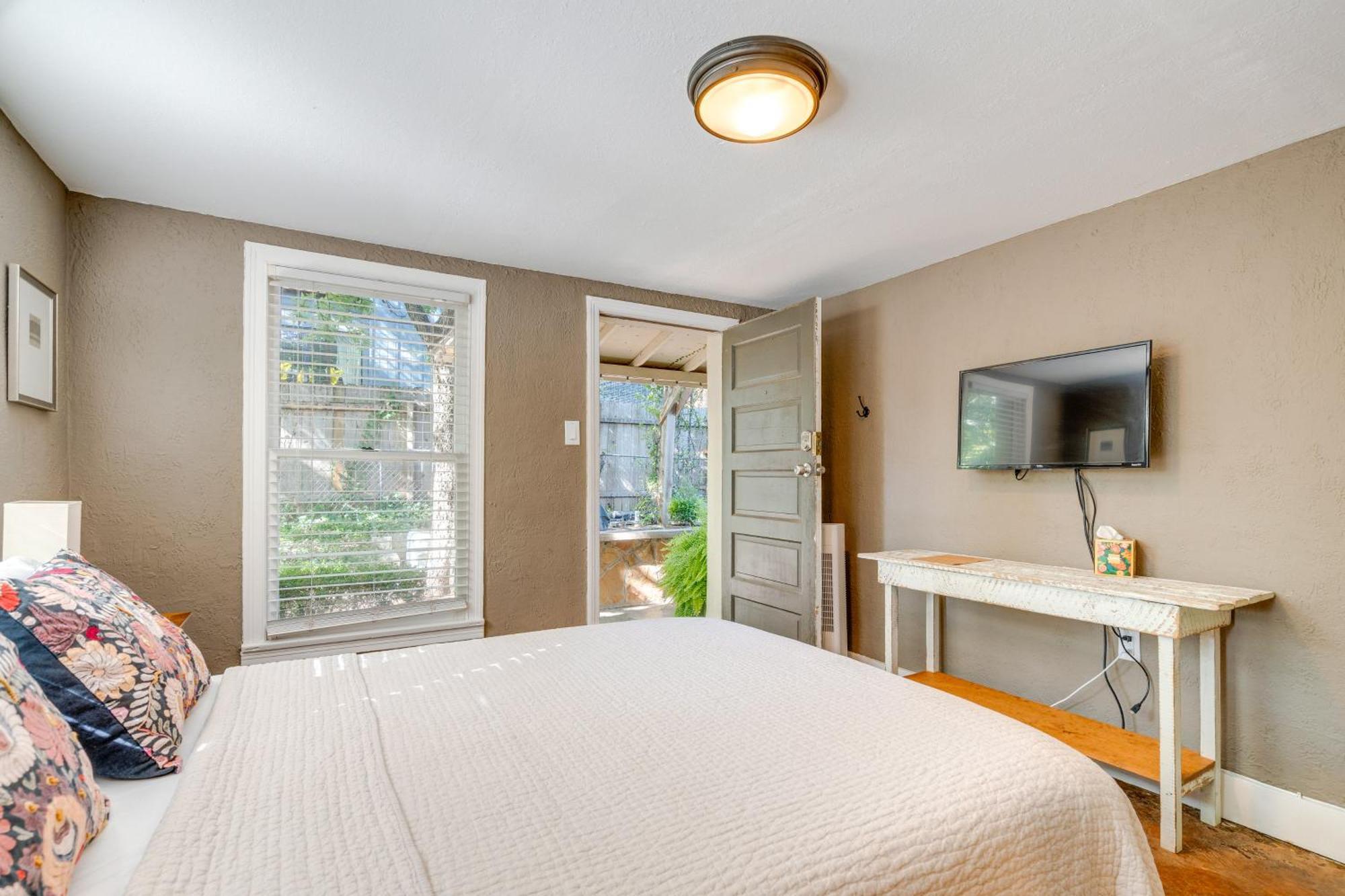 Pet-friendly About 4 Mi To Downtown! Austin