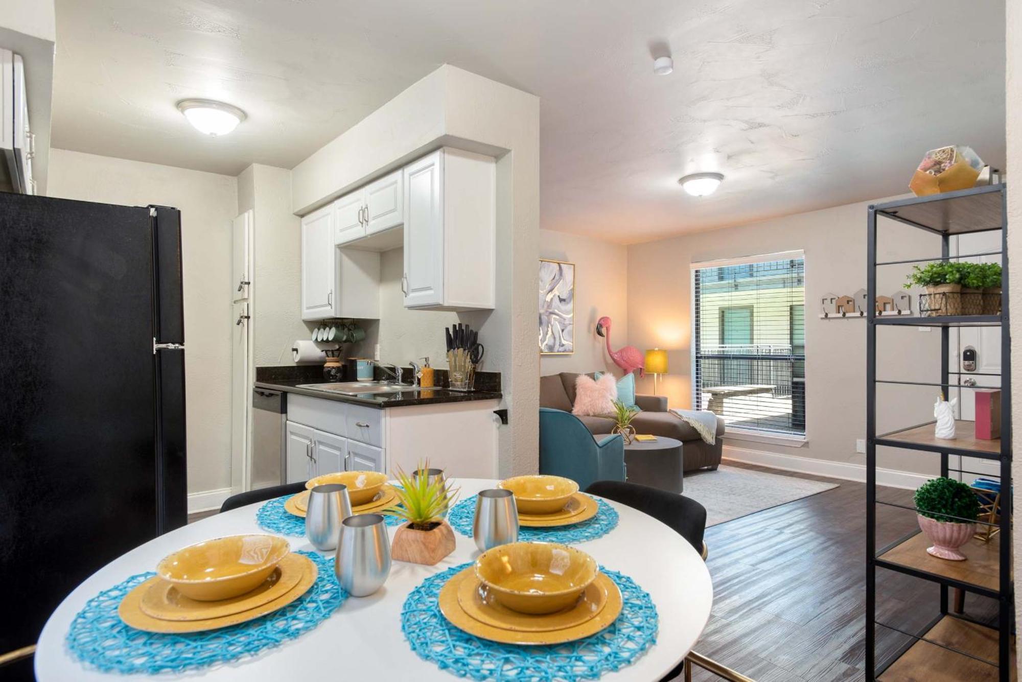 The Flamingo 102 L Pool I 65 Smart Tv I Sleeps 5 Apartment