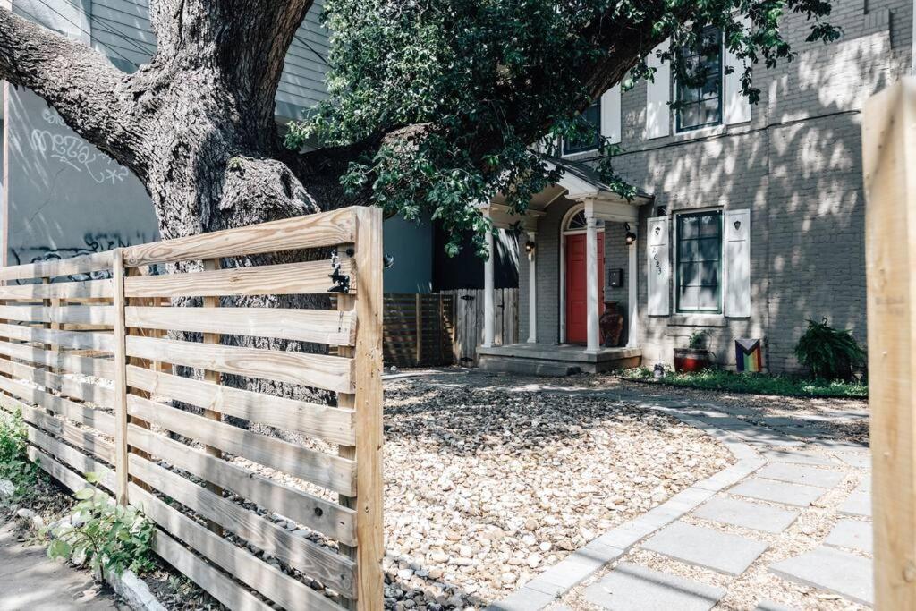 Victorian Getaway- Close To Downtown & Airport, Sleeps 5