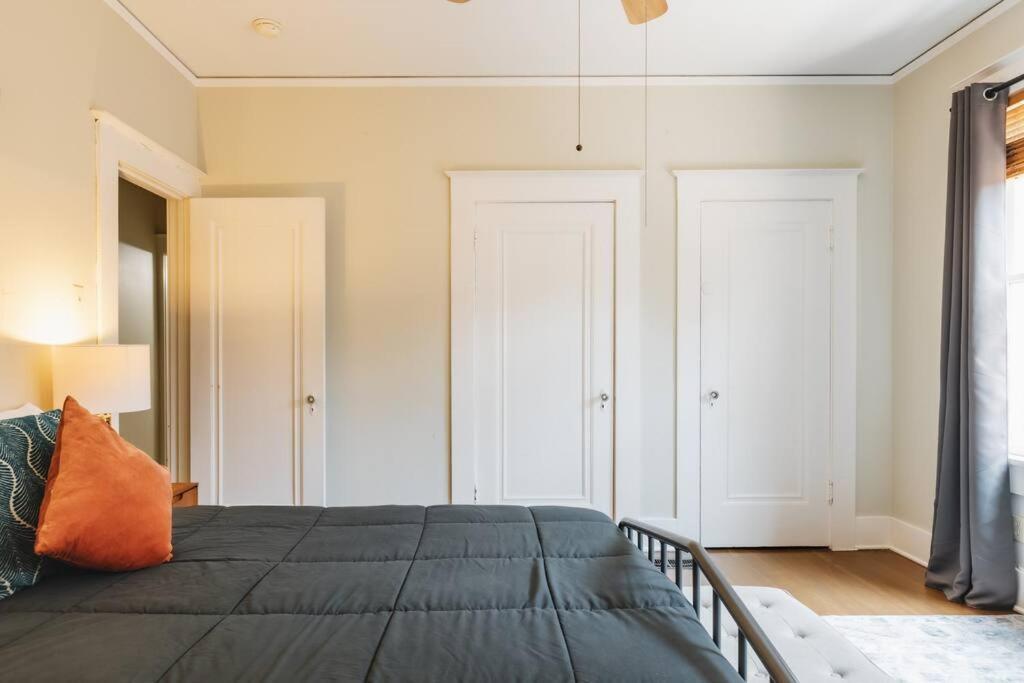 Victorian Getaway- Close To Downtown & Airport, Sleeps 5 * Austin