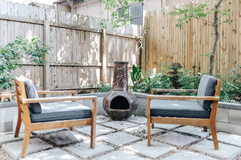 Victorian Getaway- Close To Downtown & Airport, Sleeps 5